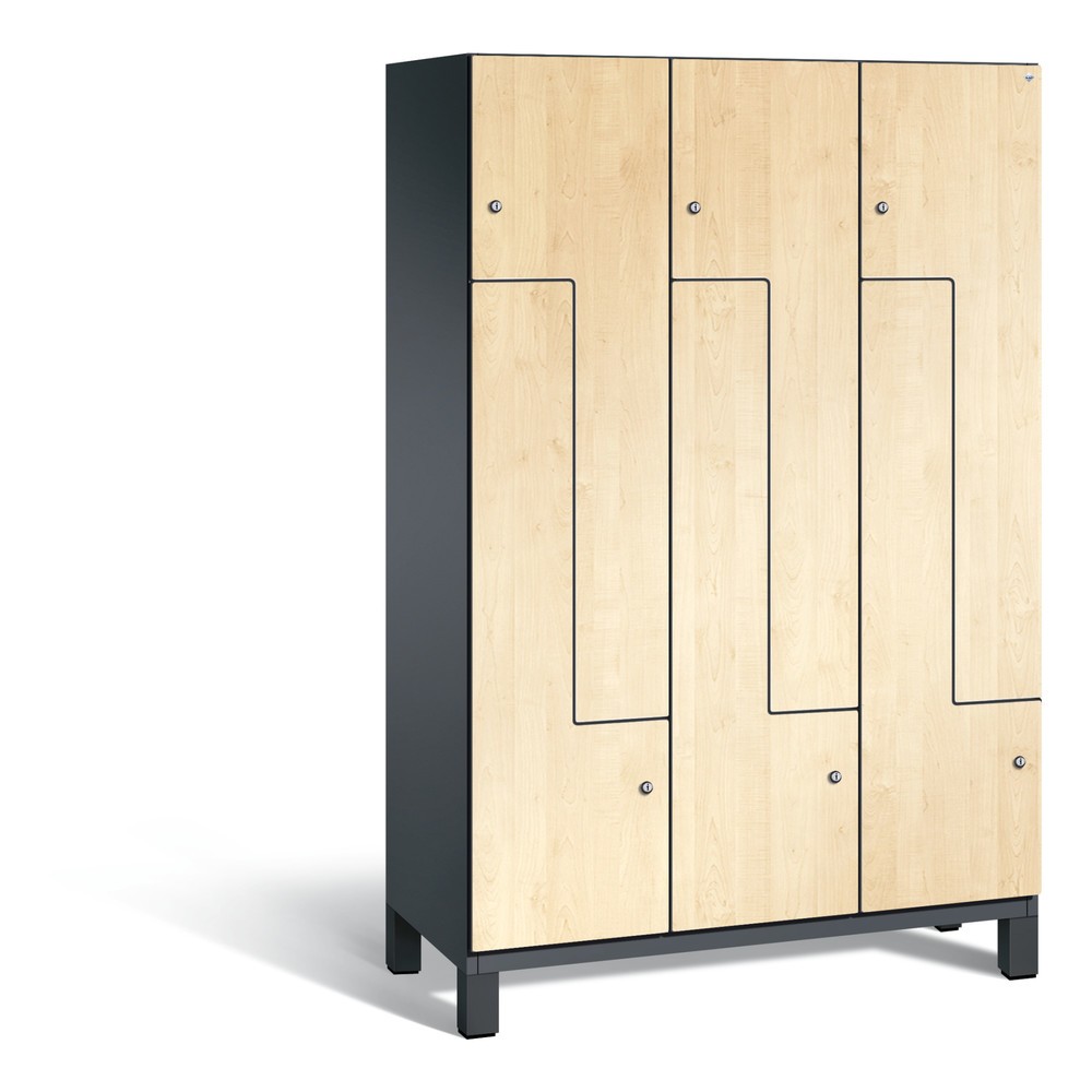 Produktabbildung: C+P Z-Spind Cambio, 3 Abteile, Abteilbreite 400 mm, HxBxT 1980x1200x525 mm, RAL 7021 Schwarzgrau, Dekor Donau-Ahorn, Füße